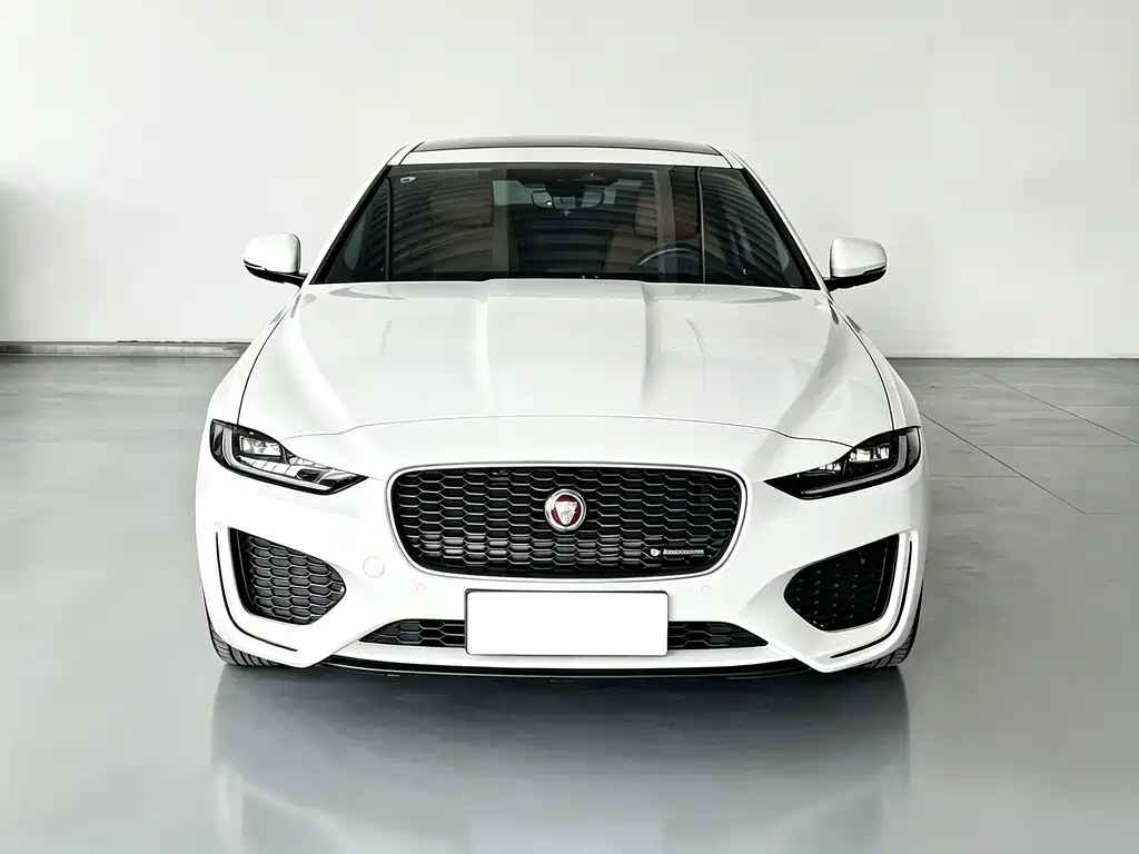 Jaguar XEL 2023 — фото 2