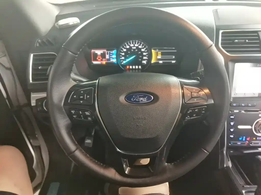Ford Explorer 2018 — фото 11