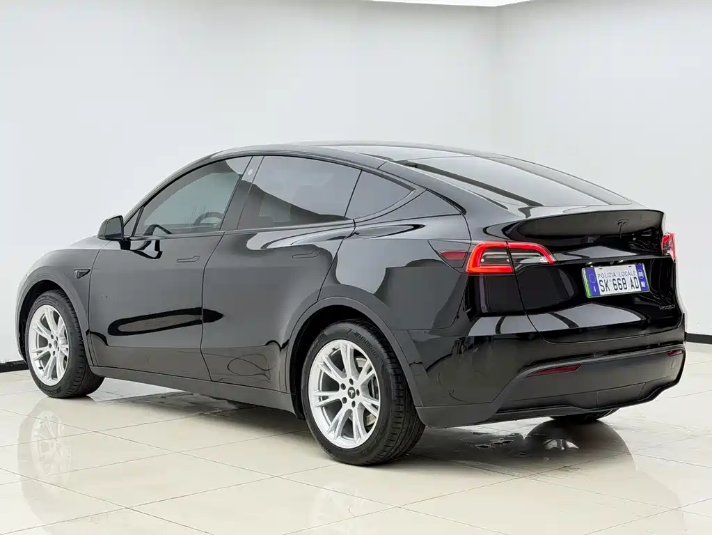 Tesla Model Y 2022 — фото 18