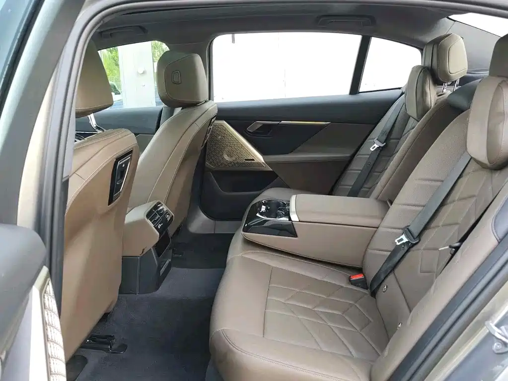 BMW 5 Series 2025