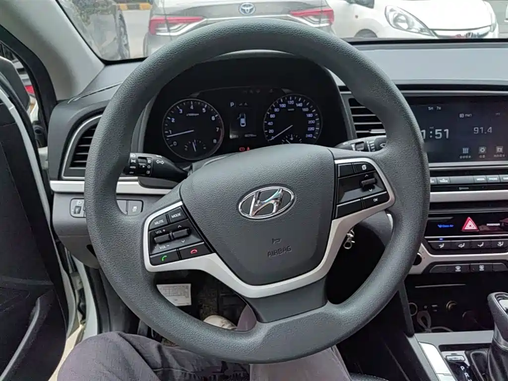 Hyundai Elantra 2019 — фото 11