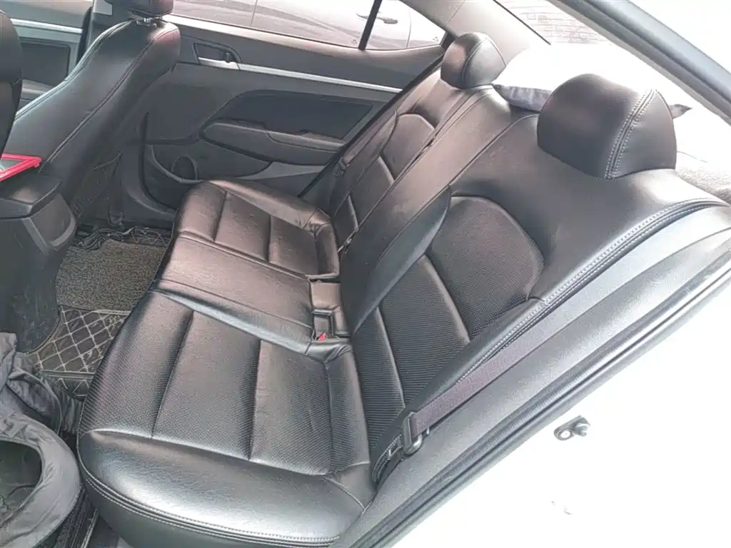 Hyundai Elantra 2019 — фото 17