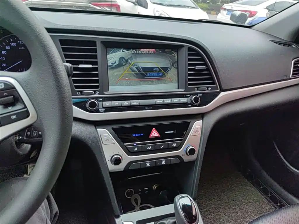 Hyundai Elantra 2019 — фото 13