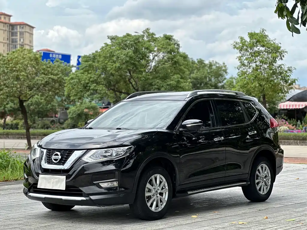 Nissan X-Trail 2017 — фото 1