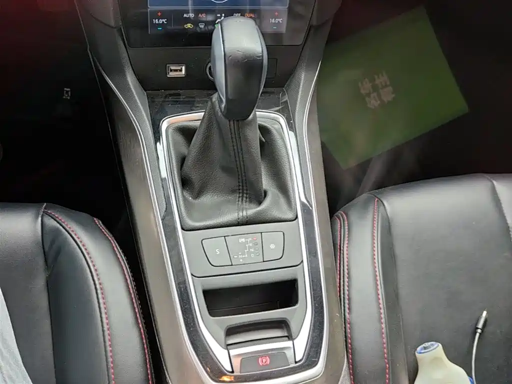 Peugeot 408 2018 — фото 14