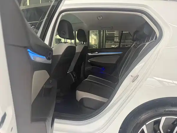 Volkswagen Golf 2023