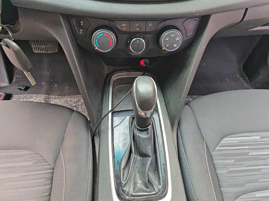Chevrolet Cavalier 2017 — фото 14