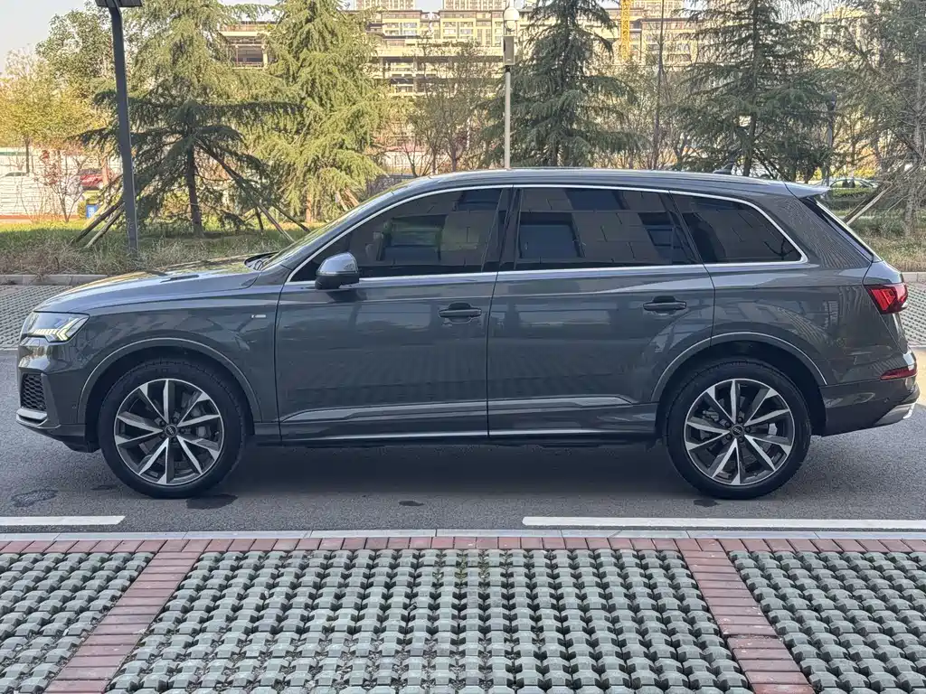 Audi Q7 2024 — фото 4