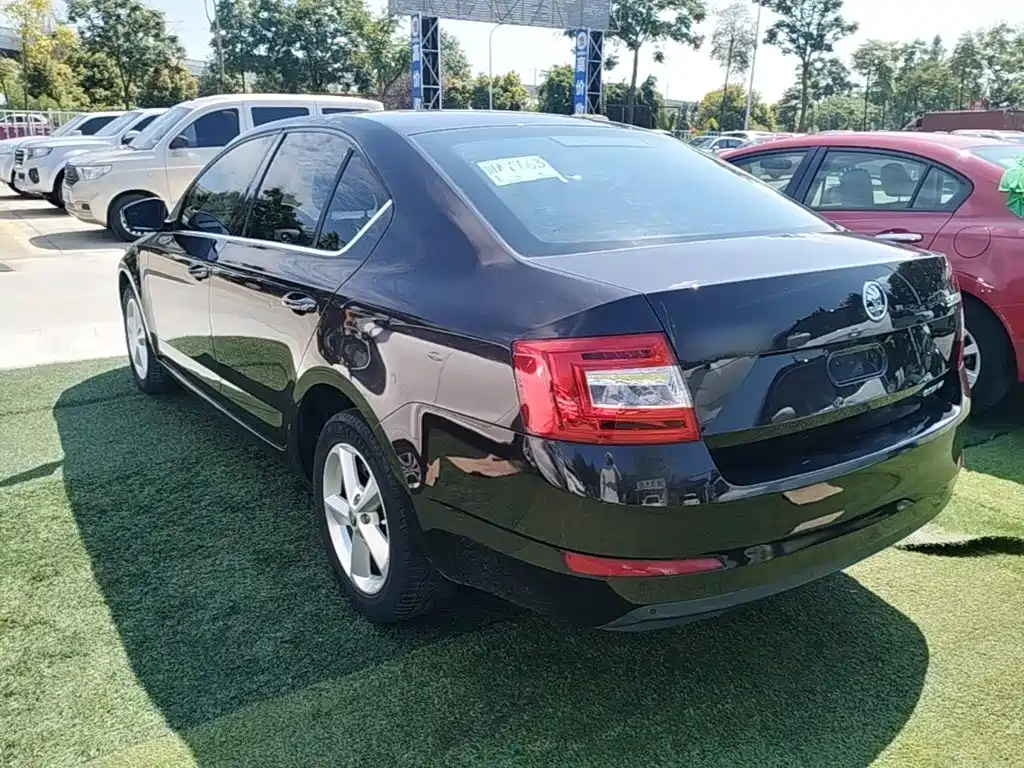 Skoda Octavia 2015 — фото 5