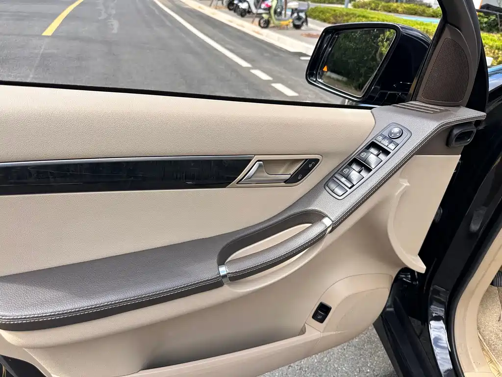 Mercedes-Benz R-Class 2018 — фото 29