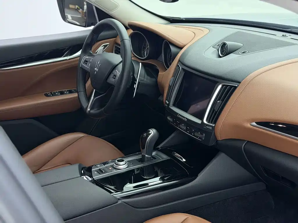 Maserati Levante 2018 — фото 17