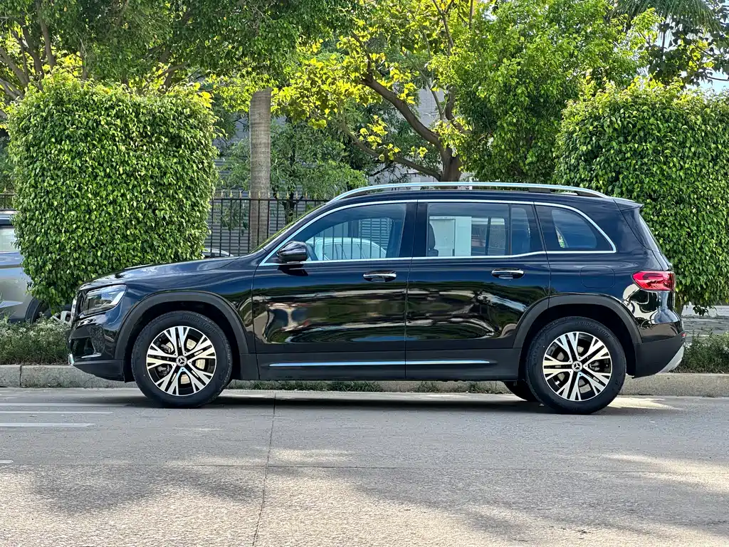 Mercedes-Benz GLB 2025