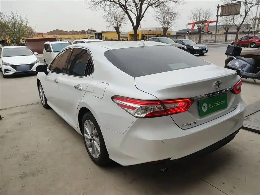 Toyota Camry 2022 — фото 23