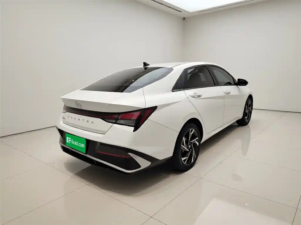 Hyundai Elantra 2023 — фото 7