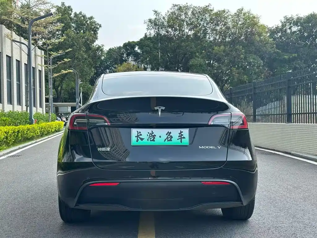 Tesla Model Y 2023 — фото 9