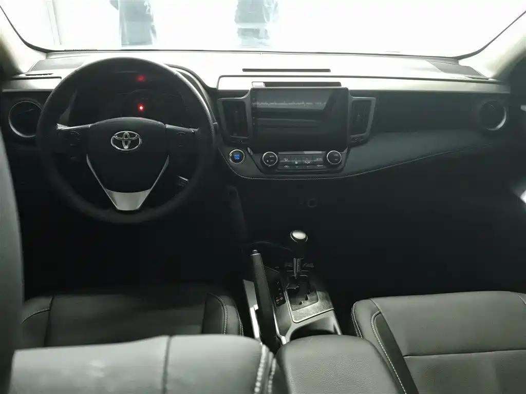 Toyota RAV4 2019 — фото 10