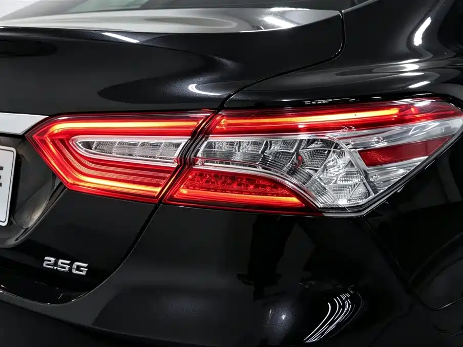 Toyota Camry 2023 — фото 16