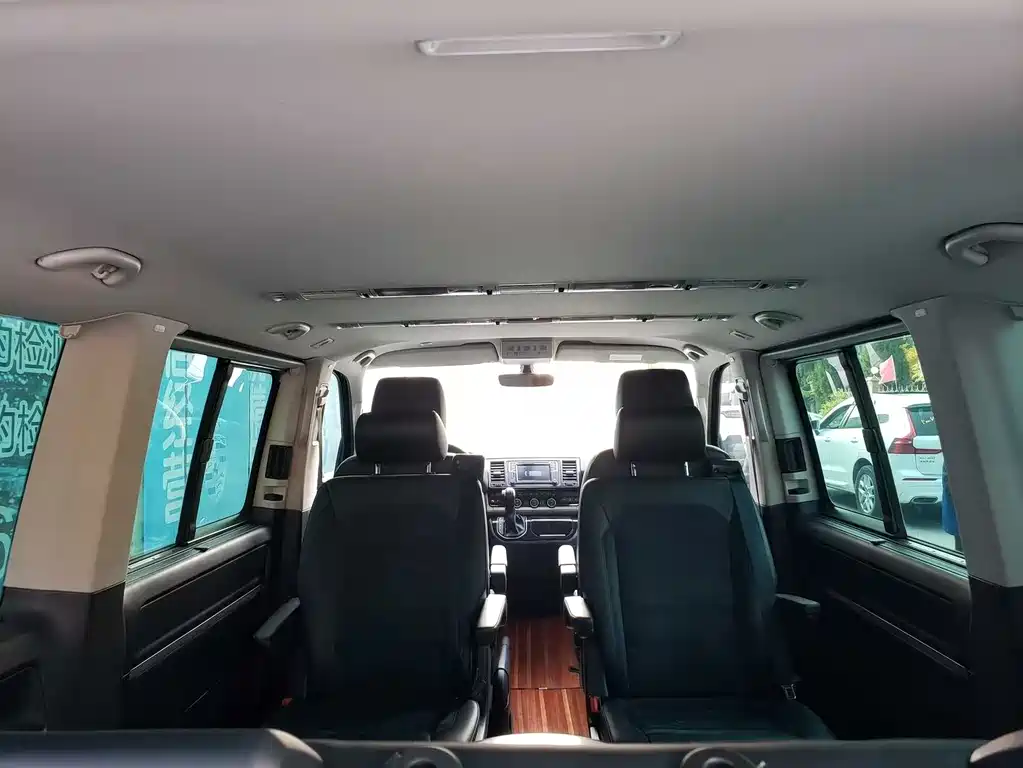 Volkswagen Multivan 2017 — фото 13
