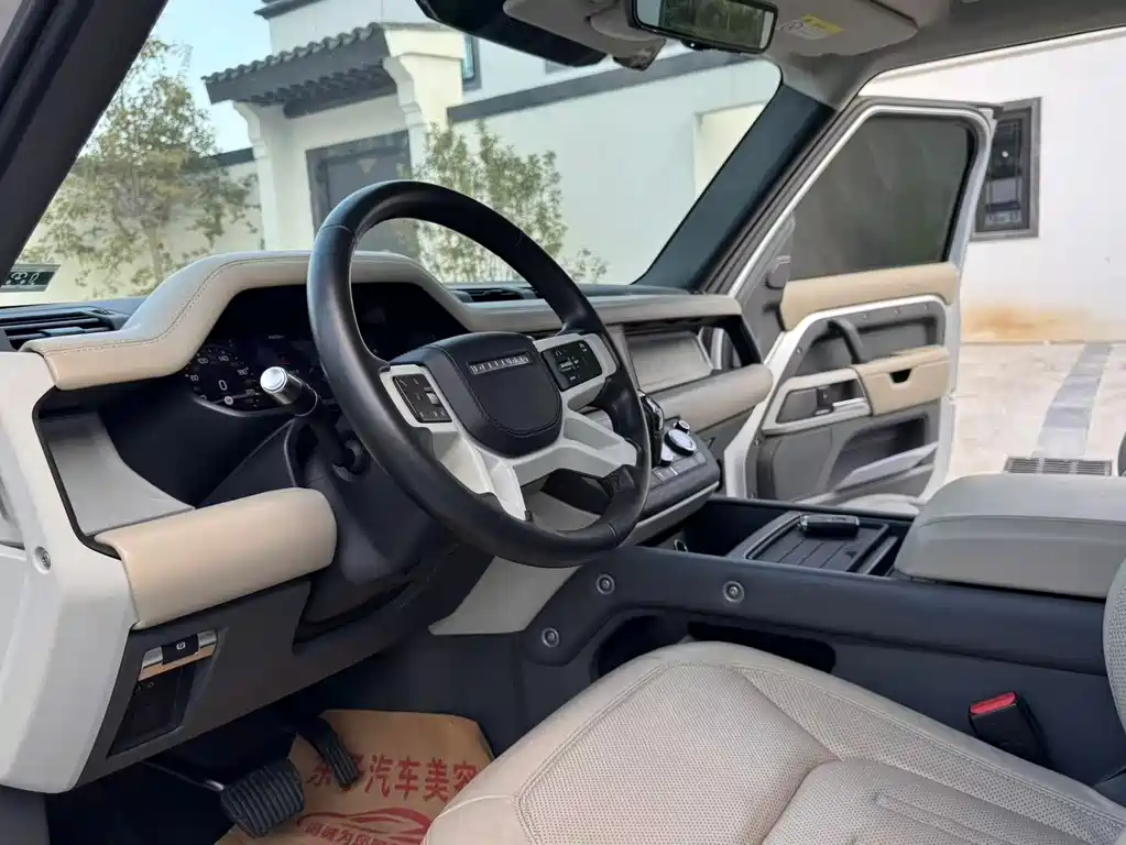 Land Rover Defender 2021 — фото 13