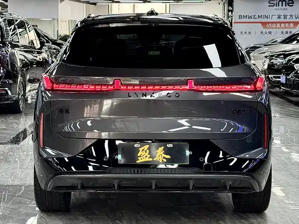 Lynk & Co 08 EM-P 2024