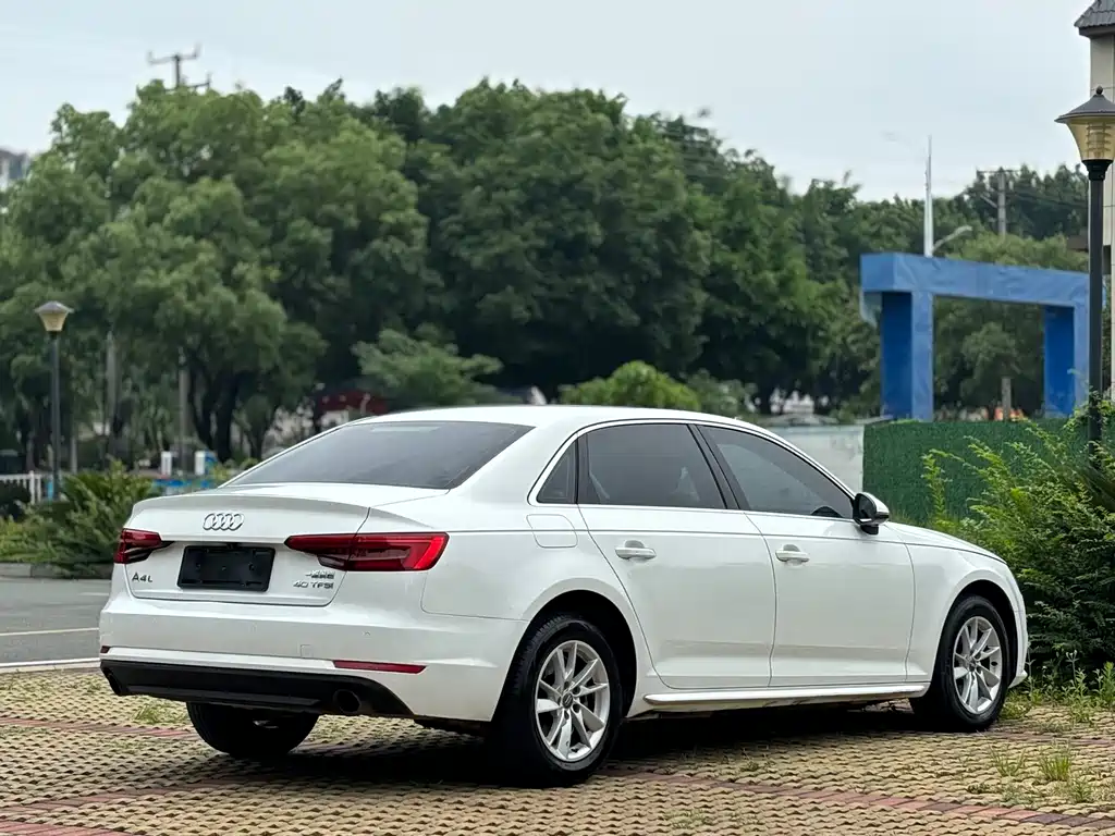 Audi A4L 2017 — фото 16