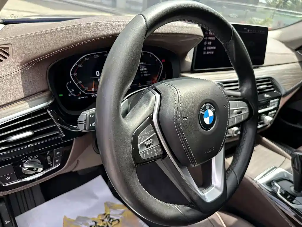 BMW 5 Series 2021 — фото 20