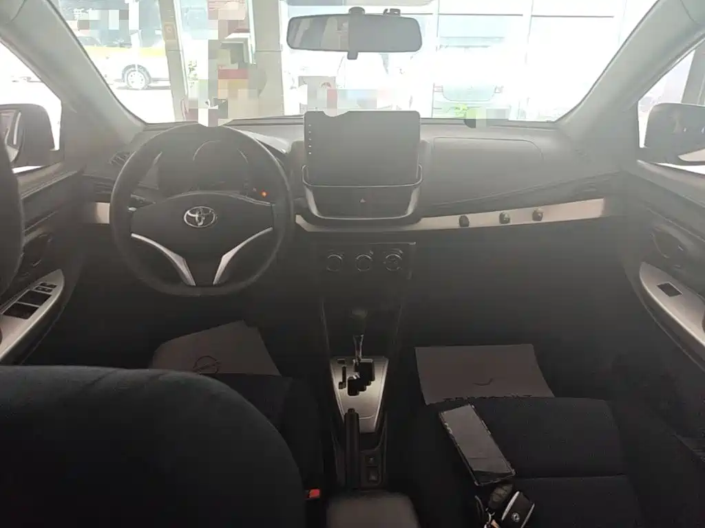 Toyota Yaris L 2021 — фото 10