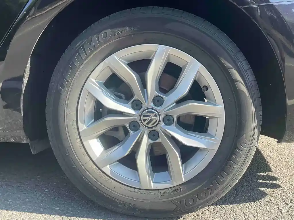 Volkswagen Passat 2017 — фото 10