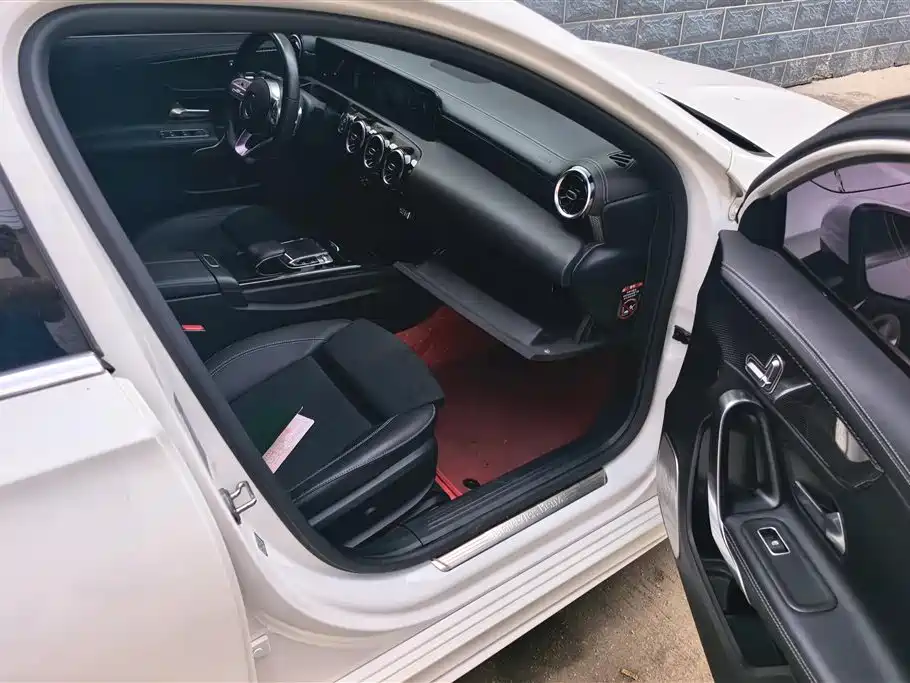 Mercedes-Benz A-Class 2019 — фото 8