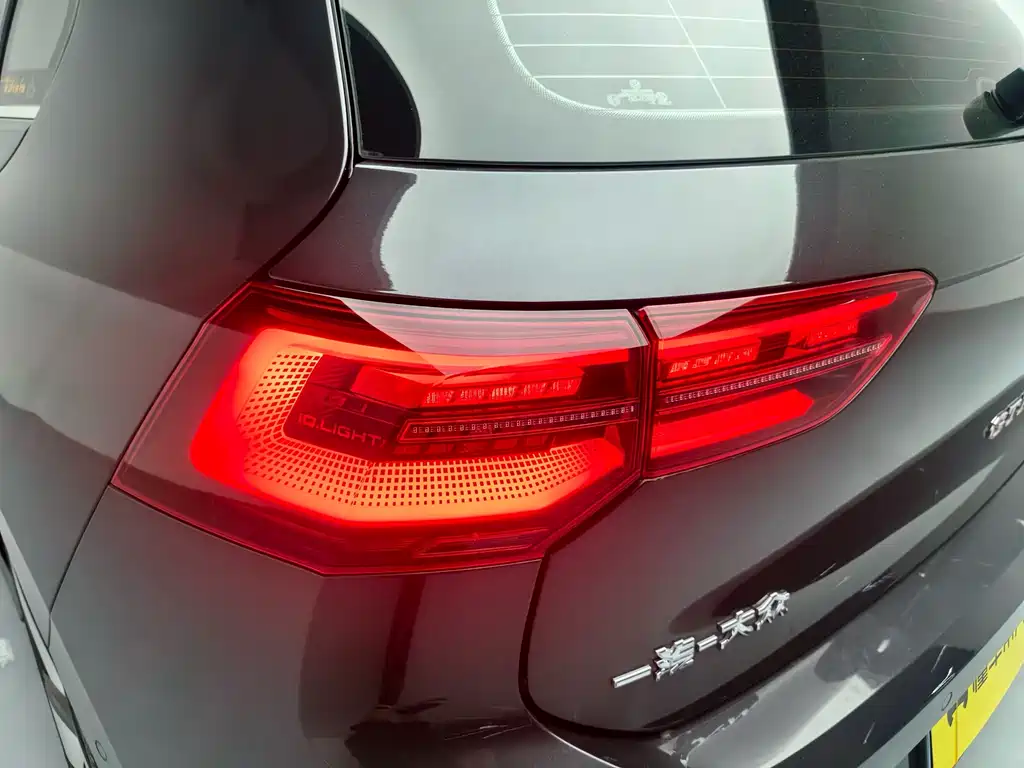 Volkswagen Golf GTI 2022 — фото 12