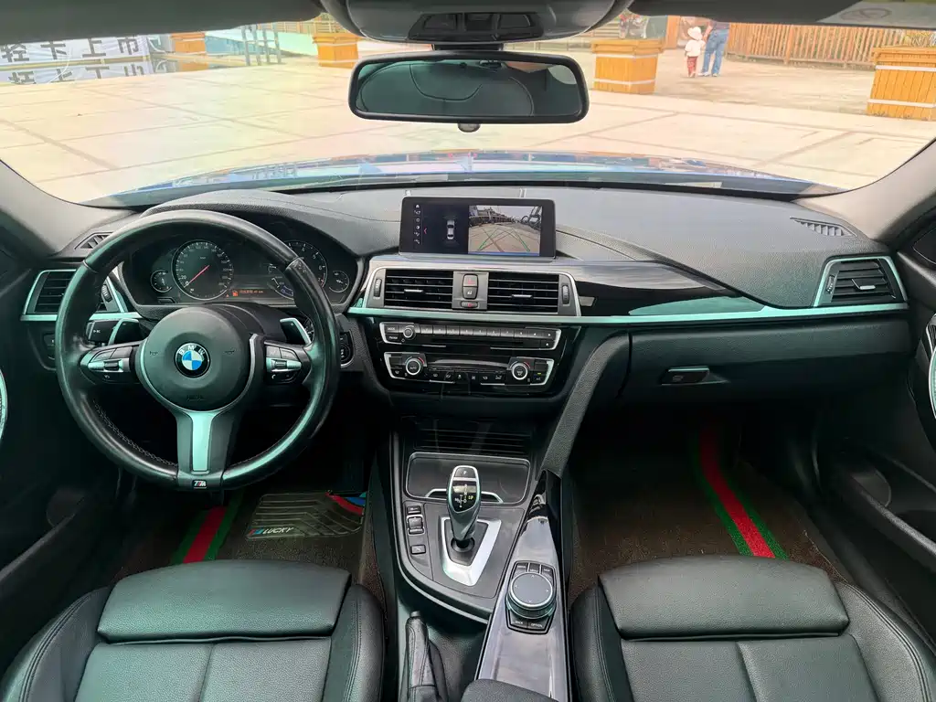 BMW 3 Series 2018 — фото 10