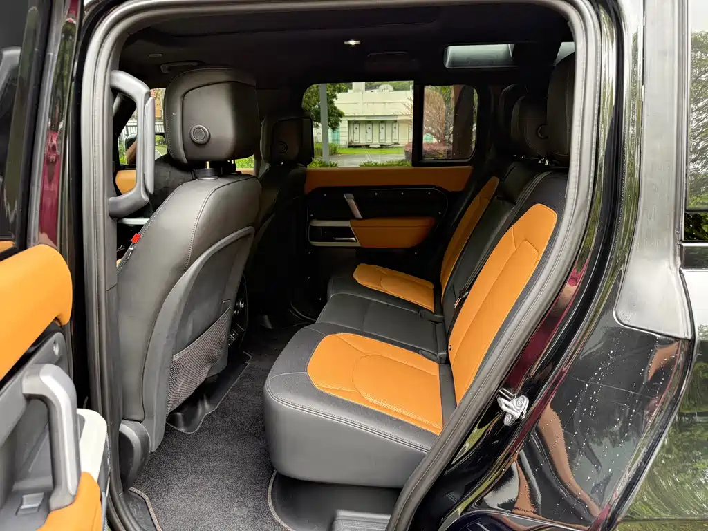 Land Rover Defender 2023 — фото 10