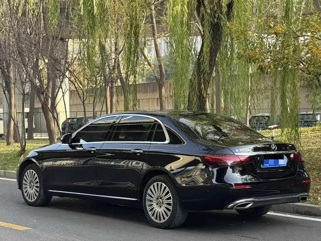Mercedes-Benz E-Class 2023 — фото 4