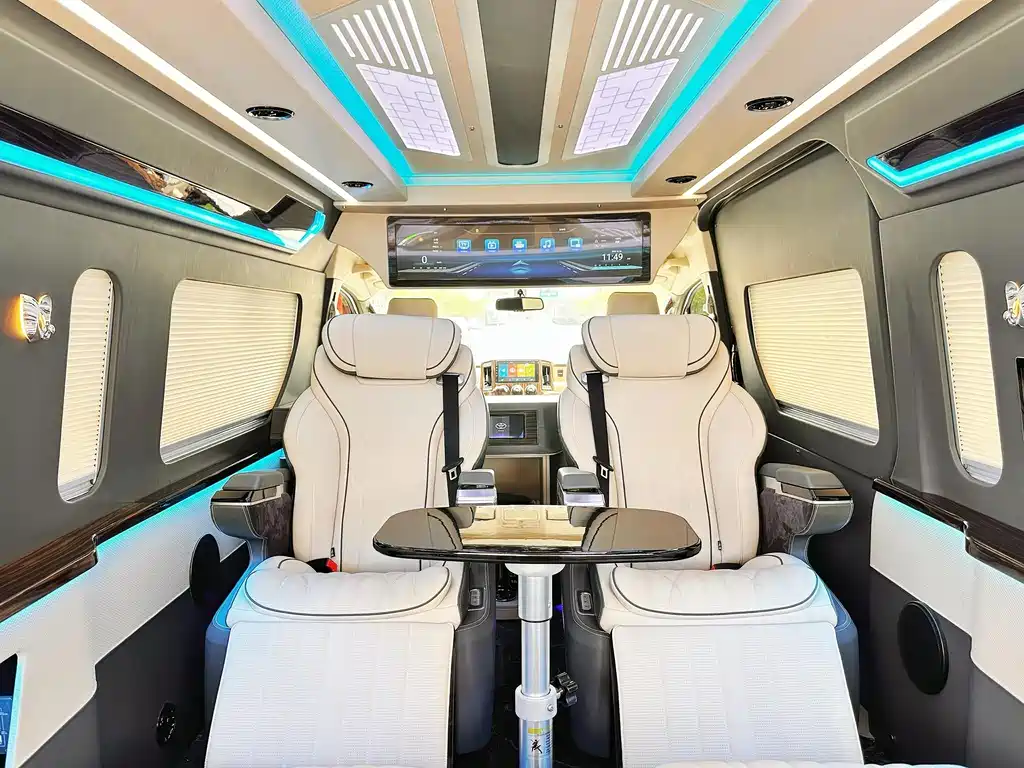 Toyota Hiace 2025 — фото 25