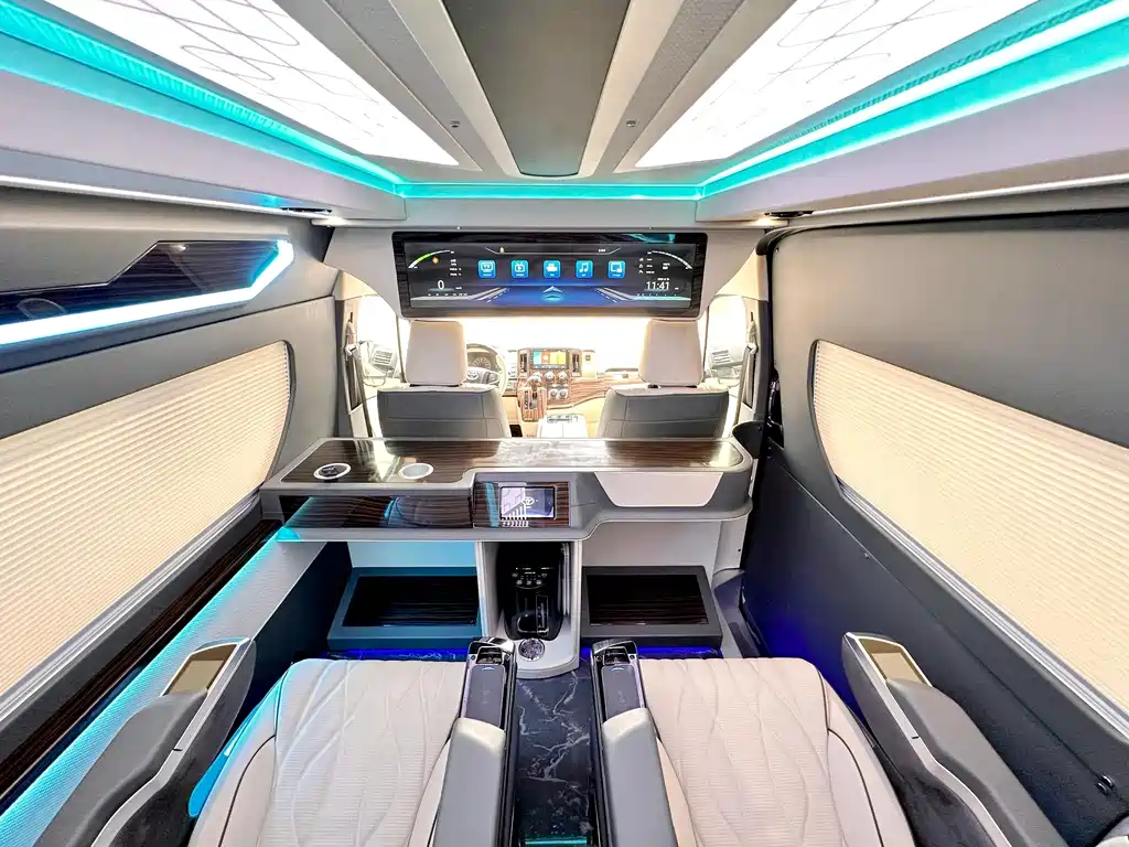 Toyota Hiace 2025 — фото 14
