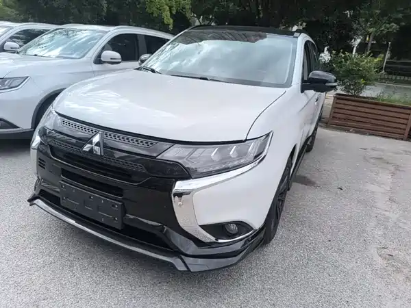 Mitsubishi Outlander 2023