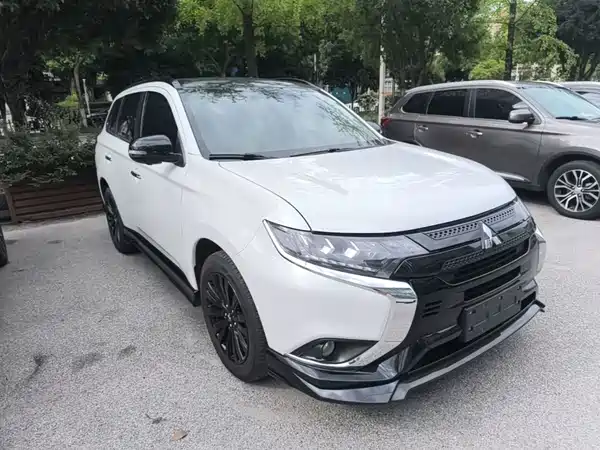Mitsubishi Outlander 2023