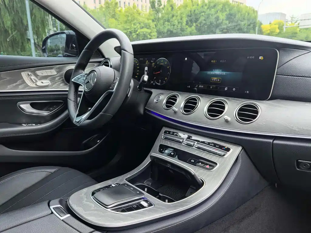 Mercedes-Benz E-Class 2023 — фото 12