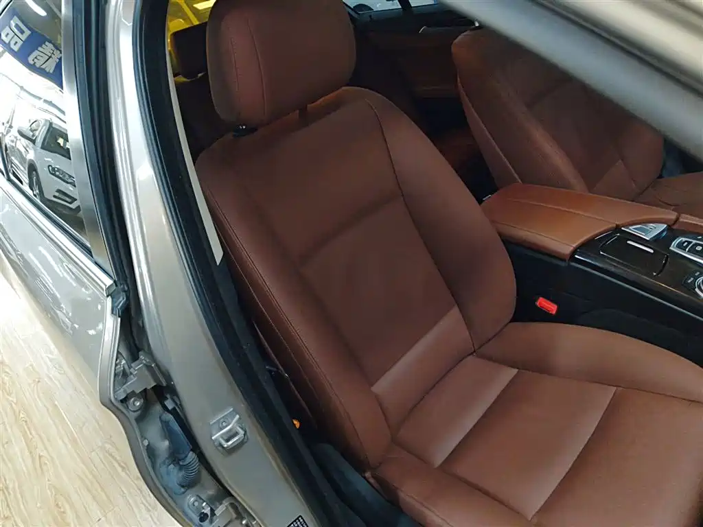 BMW 5 Series 2015 — фото 20