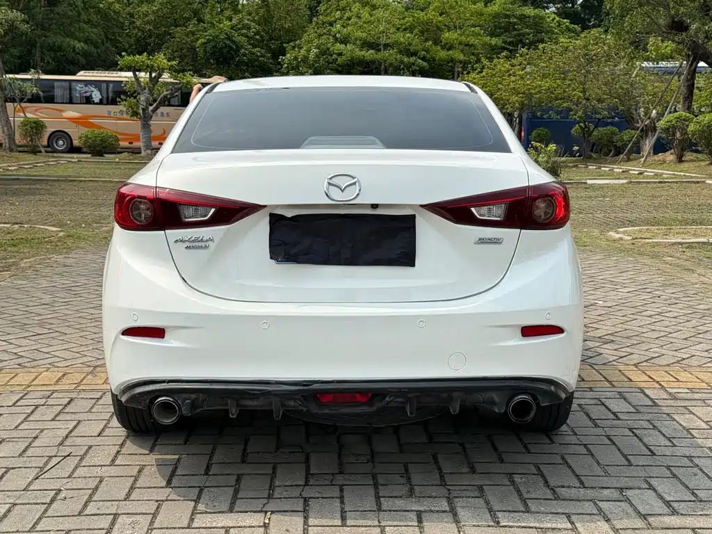 Mazda 3 Axela 2016 — фото 5