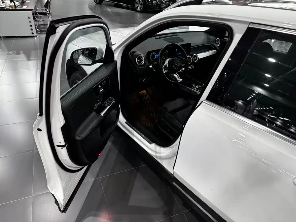Mercedes-Benz GLB 2024 — фото 11
