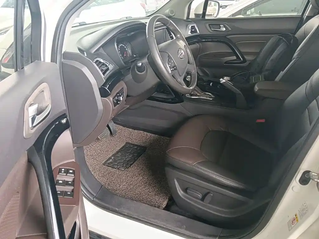 GAC Trumpchi GS4 2016 — фото 16