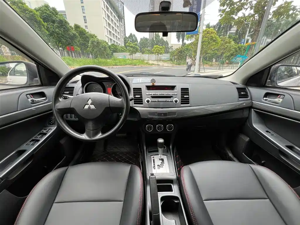 Mitsubishi Lancer EX 2012