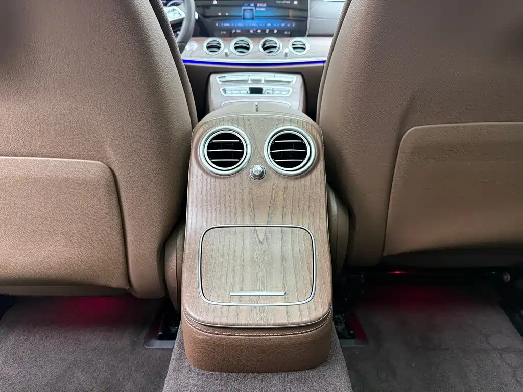 Mercedes-Benz E-Class 2023 — фото 13