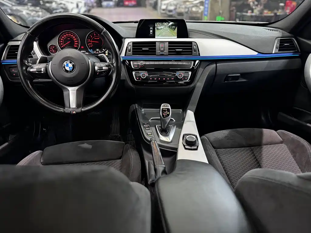 BMW 3 Series 2018 — фото 17