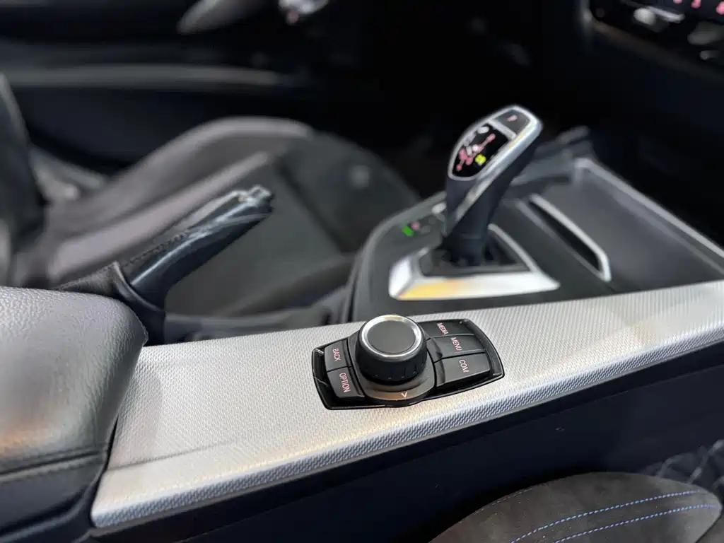 BMW 3 Series 2018 — фото 33