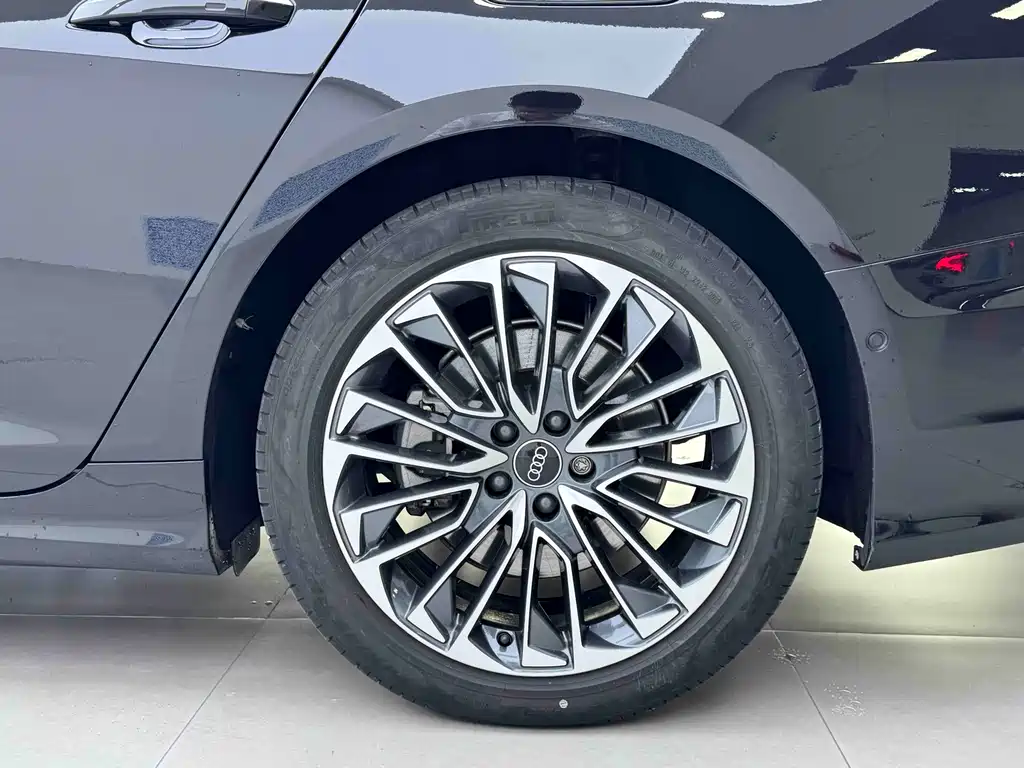 Audi A6L New Energy 2023 — фото 19