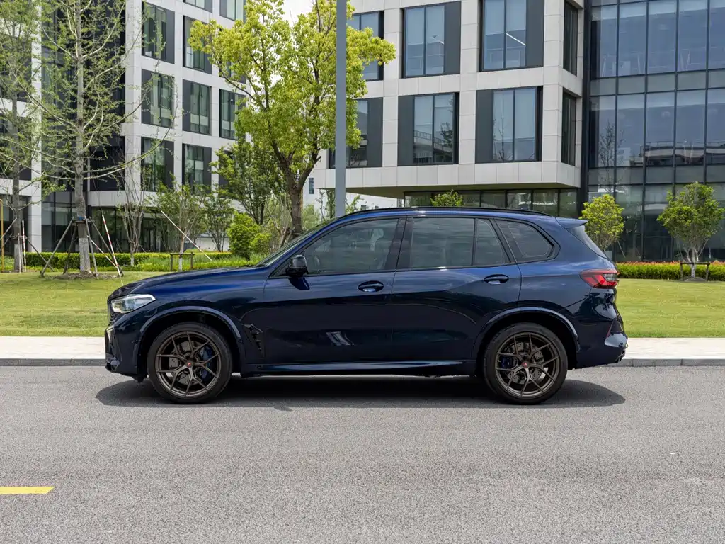 BMW X5 M 2022 — фото 7