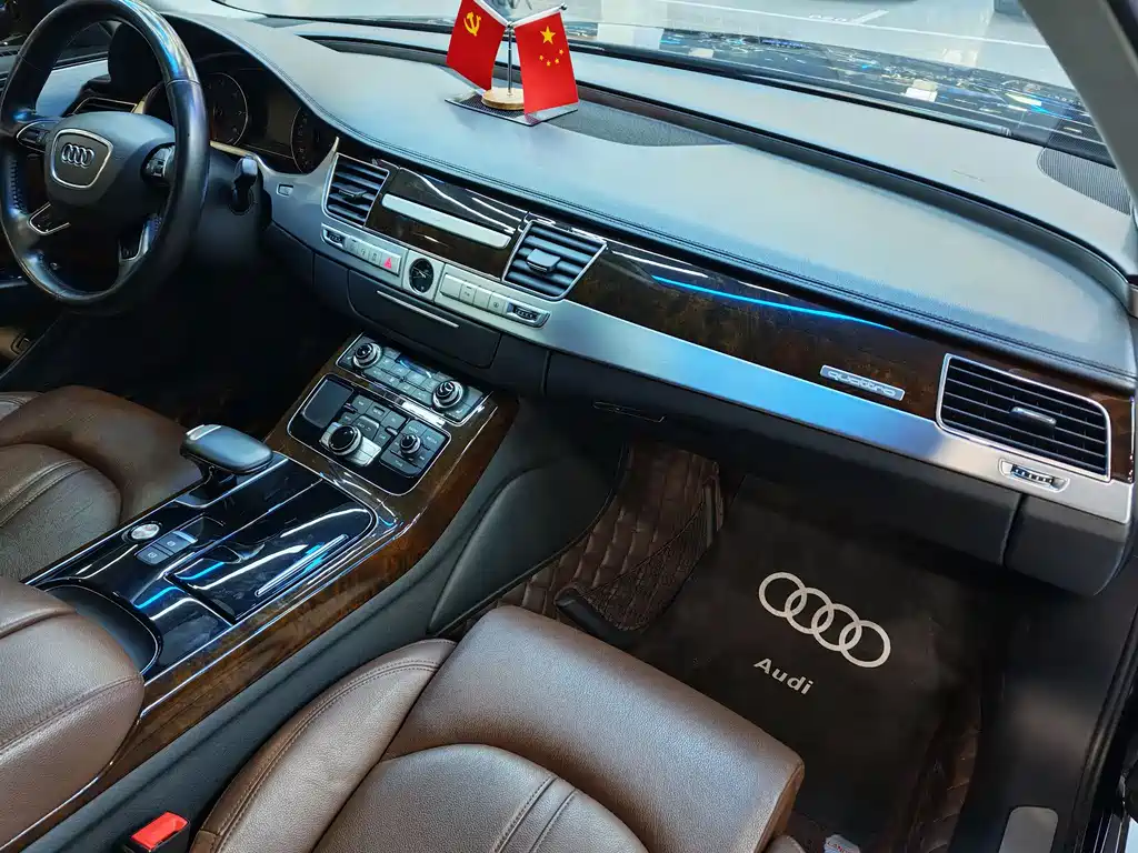Audi A8 2017 — фото 18