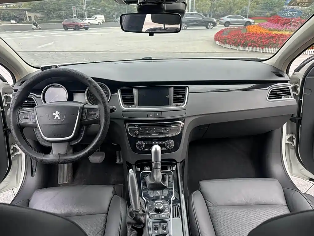 Peugeot 508 2014 — фото 11